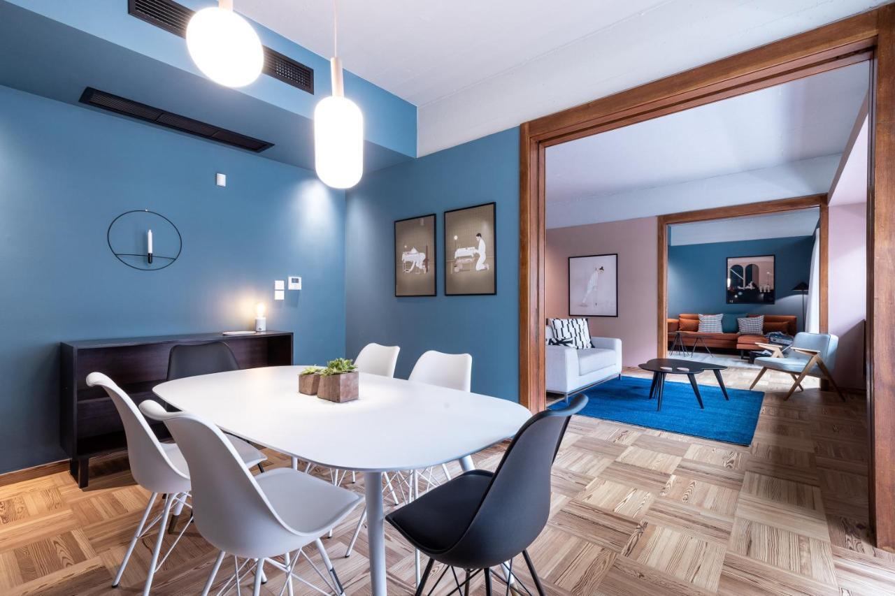 Blue and Peach Two Bedroom Apartment Free Parking